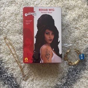 Amy Winehouse Halloween Costume - Wig and Jewelry